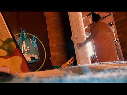 ❤️ عمویم دنبالم می آید داخل حمام، وقتی دوش می گیرم مرا به هم می زند. ❤❌  شلخته در ما